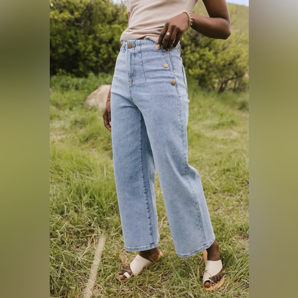 BOHME Wide Leg Jeans in Light Wash Size 31
